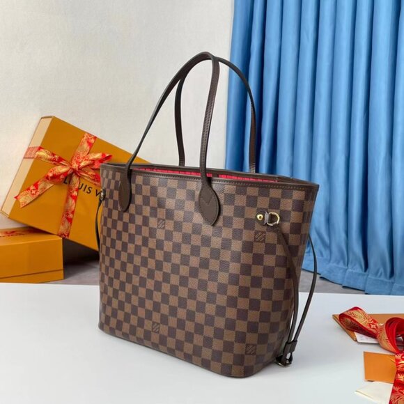 Louis Vuitton crossbody bag, shopping bag - Picture 2 of 8